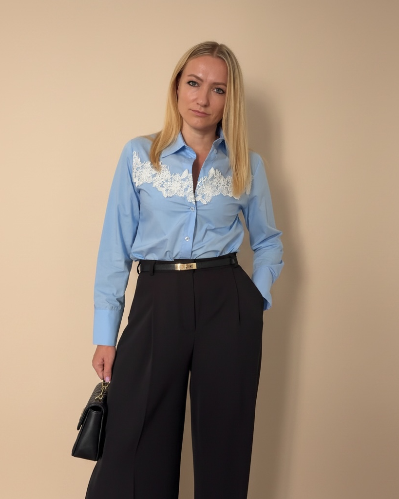 Camicia Azzurra in Cotone con Applicazione