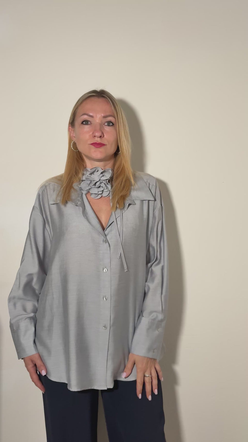 Blusa Grigia con Fiocco Gioiello