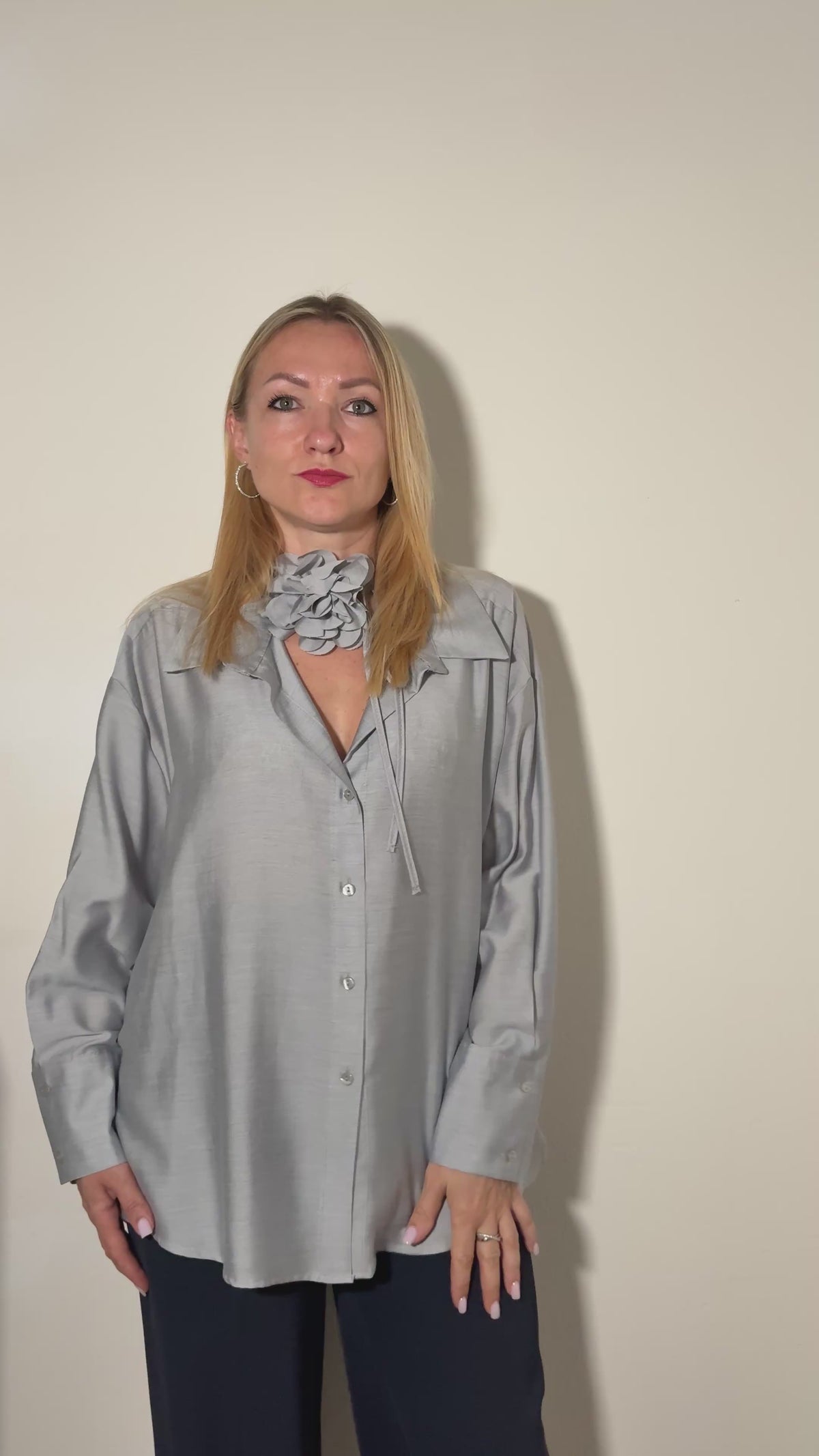 Blusa Grigia con Fiocco Gioiello